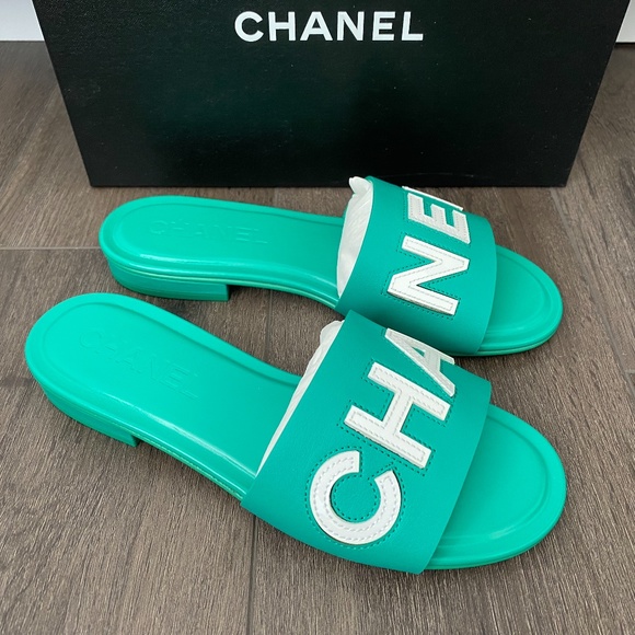 2023 CHANEL CHA NEL LOGO GREEN LEATHER FLAT SHOES SLIDES MULES 38 - Picture 13 of 15
